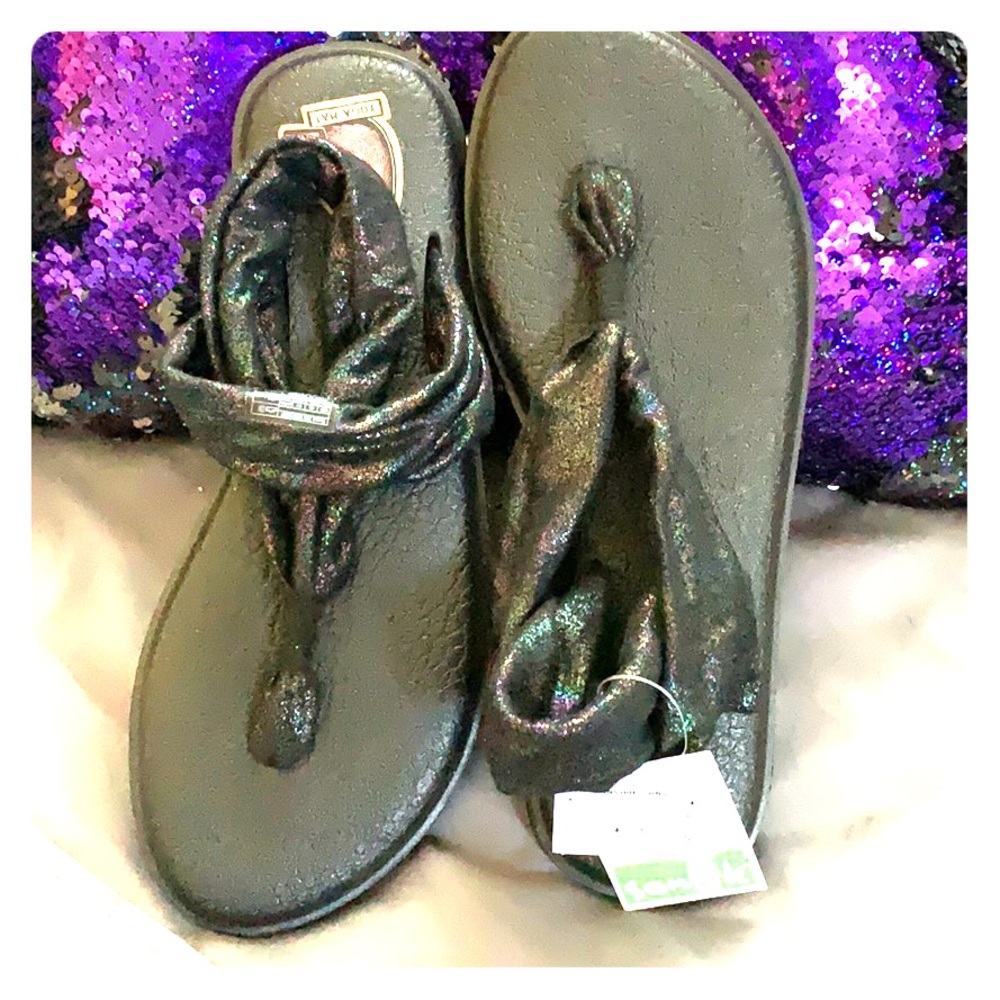 Sanuk yoga sandals
